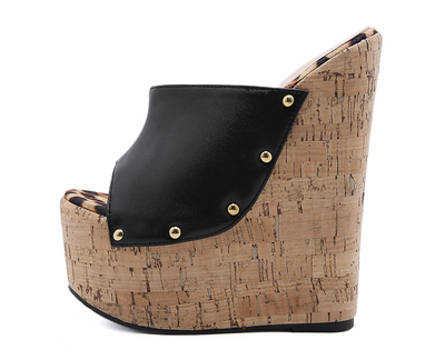 Sandalias de Tacón Alto con Detalles Transparentes y Remaches - Image 13