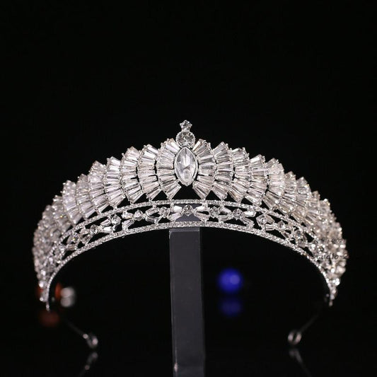 Corona Nupcial de Aleación con Cristales Estilo Japonés y Coreano