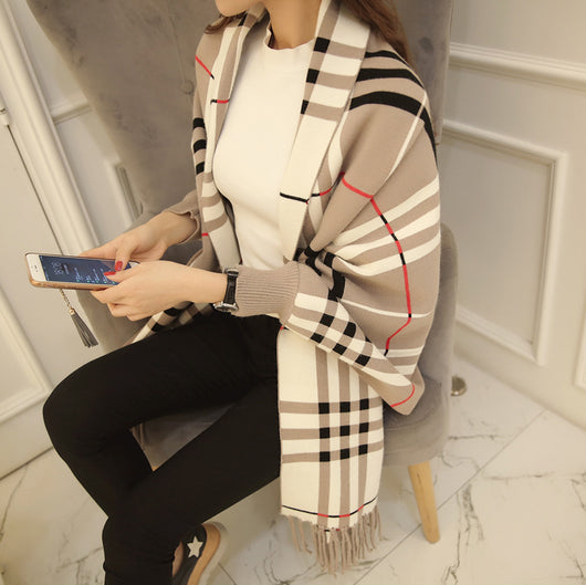 Capa Poncho Escocés con Borlas - Abrigo Elegante para Mujer - Image 9