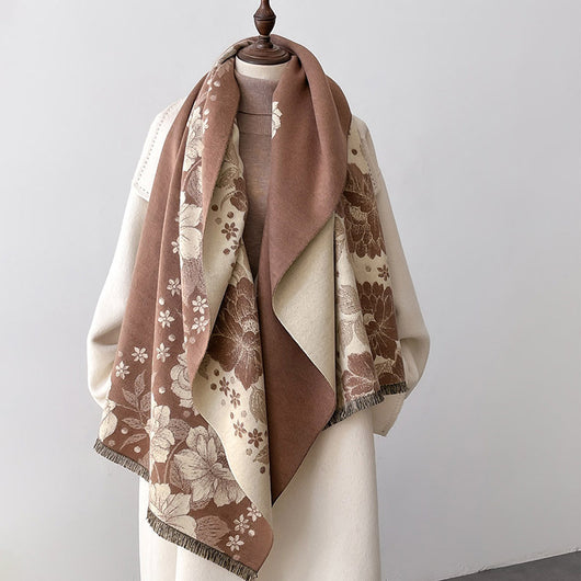 Pañuelo Étnico Floral con Estilo y Elegancia para Mujer - Image 2