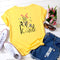 Camiseta Estampada de Abelhas e Flores Gola Redonda Manga Curta