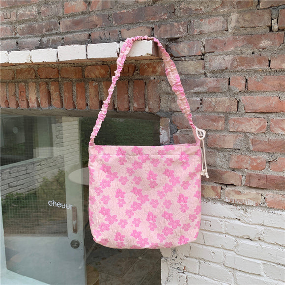 Bolso de Hombro con Pliegues y Correa Ajustable