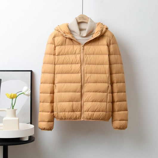 Chaqueta Corta Acolchada de Plumón para Mujer con Capucha y Cuello Alto - Image 8