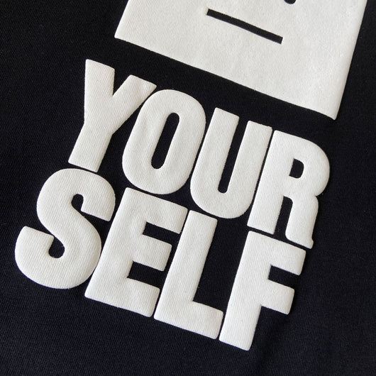Playera Unisex Estampado de Letras - Casual y Versátil - Image 11