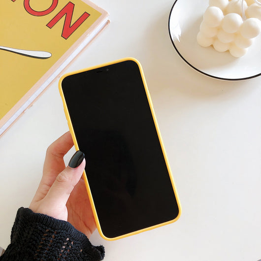 Funda Divertida para Celular con Diseño de Plátano Exprimible - Image 7