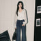 Blusa Blanca con Cuello en V y Volantes