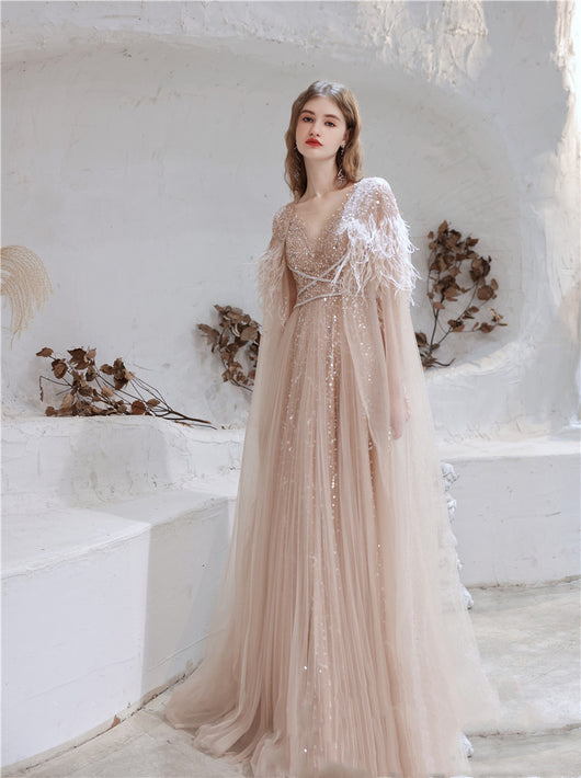 Vestido de Noche Elegante con Capa de Plumas Dos Piezas - Image 12