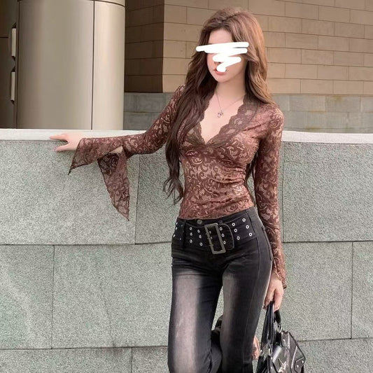 Blusa Retro de Encaje Semitransparente con Parches de Manga Larga - Image 2