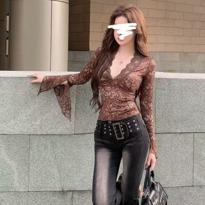Blusa Retro de Encaje Semitransparente con Parches de Manga Larga - Image 2
