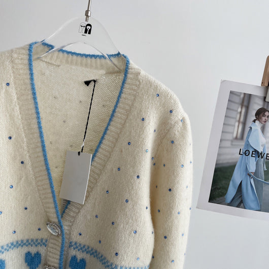Cardigan Corto de Lana con Botones Diamante y Cuello en V - Image 10