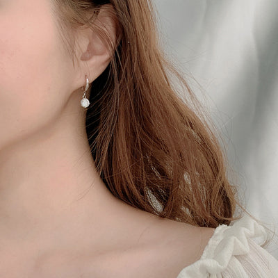 Aretes Gancho Mujer Diseño Minimalista con Cuatro Garras - Image 7