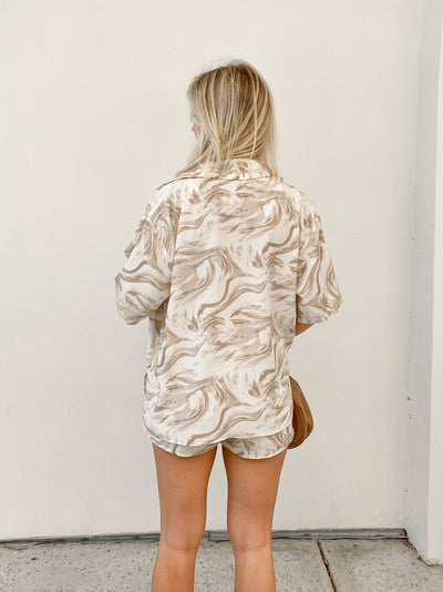 Conjunto Elegante de Blusa Estampada y Short para Mujer - Image 19