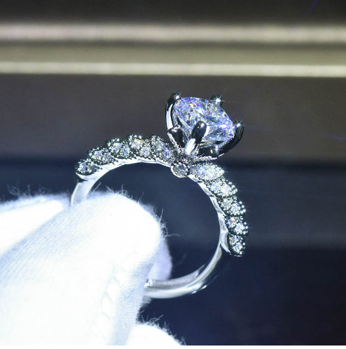 Anillo Diosa de la Fortuna en Moissanita con Baño de Platino - Image 9