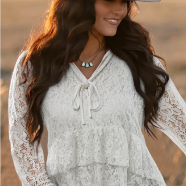 Blusa Blanca de Manga Larga con Detalles de Encaje y Volantes