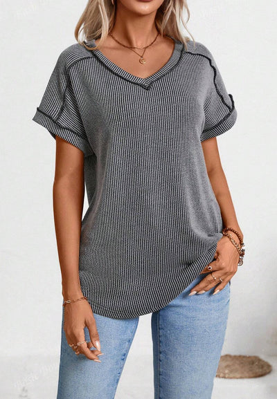 Blusa Deportiva Bicolor con Cuello V y Efecto Twist - Image 23