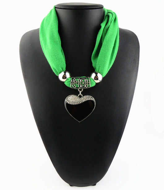Pañuelo Elegante con Dije de Corazón para Mujer - Image 16