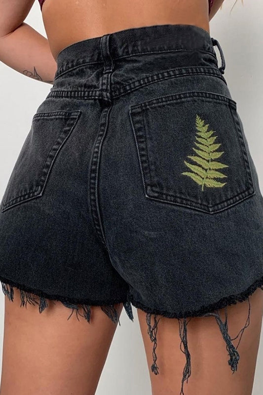 Shorts de Denim Negro Vintage con Bordado y Orilla Cruda - Image 2