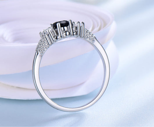 Anillo de Plata Esterlina con Zafiro Azul Real y Halo de Gemas - Image 5