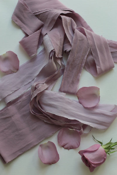 Cinta Vintage Teñida Botánica Artesanal con Orilla Cruda para Bodas - Image 8