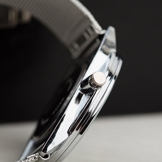 Reloj de Dama con Malla de Plata y Caja Cuadrada - Image 7