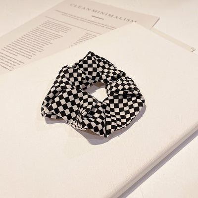 Diadema Cuadriculada Blanco y Negro - Accesorio Versátil para el Cabello - Image 7
