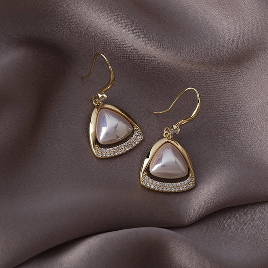 Aretes de Perla Triángulo Diamante Brillante