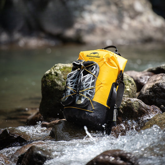 Mochila Impermeable con Compartimento Seco y Húmedo