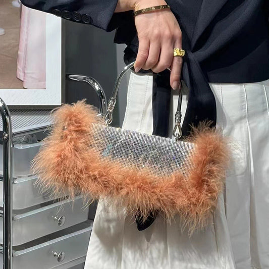 Bolso de Hombro Crossbody con Incrustaciones de Diamantes y Pelo de Avestruz