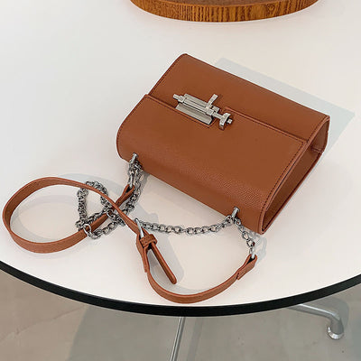 Bolso Diagonal de Mujer con Cadena Texturizada y Diseño Asimétrico - Image 12