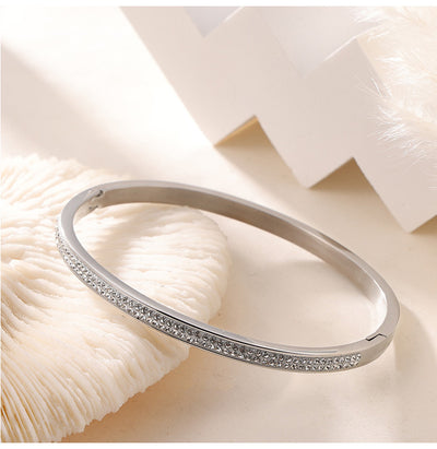 Pulsera de Titanio Chapada en Oro con Diseño Romano Grabado y Diamantes Incrustados - Image 14