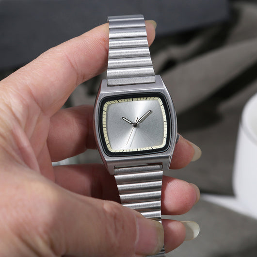 Reloj de Pulsera Minimalista Cuadrado sin Logo - Diseño Versátil - Image 3