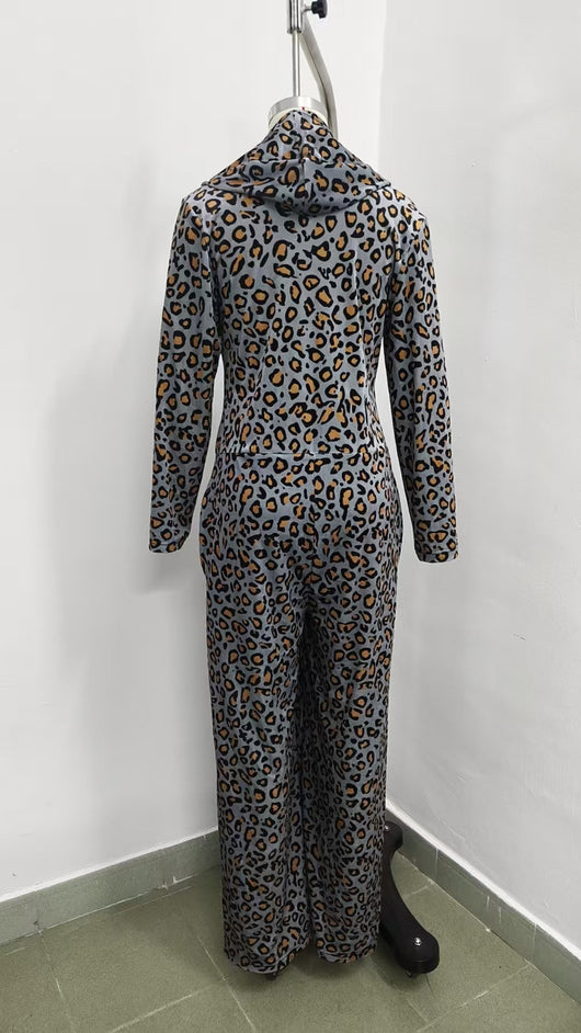Jumpsuit Leopardo Terciopelo Oversize con Capucha - Image 9