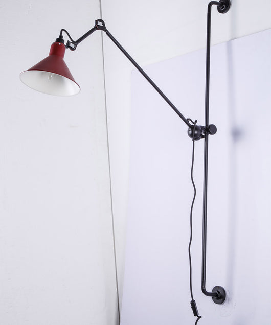 Lámpara de Pared Articulada con Protección Ocular y Enchufe - Image 7