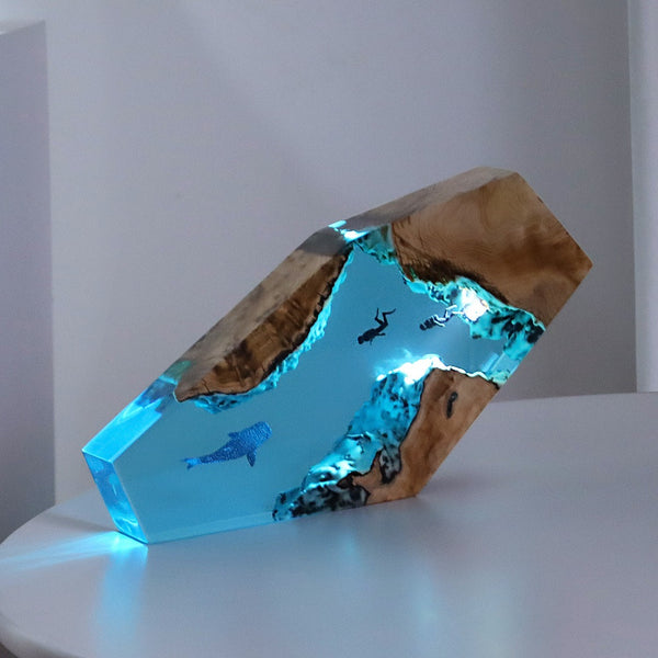 Lámpara Nocturna Decorativa de Madera - Buzo y Navio Hundido