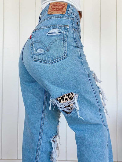 Jeans Ajustados con Estampado de Leopardo y Rotos Modernos - Image 3