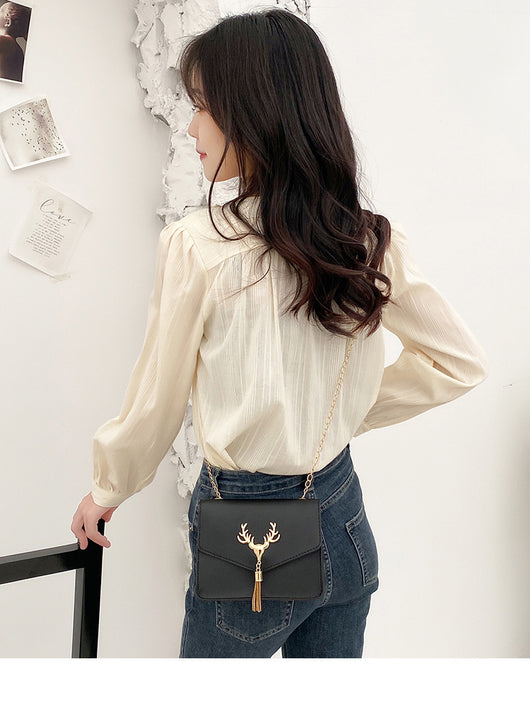 Bolso Crossbody Cuadrado Pequeño con Cadena y Detalle de Borla - Diseño Bicolor Elegante - Image 26
