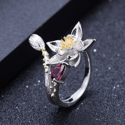 Anillo con Flor Silvestre Incrustada en Gema Natural