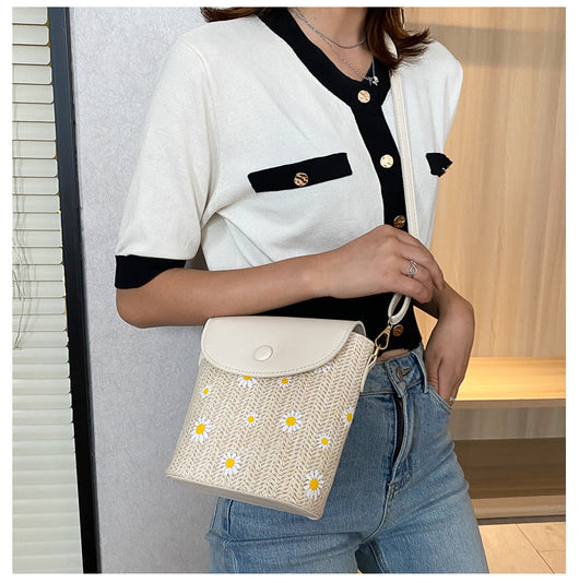 Bolso de Hombro Tejido en Rafia con Detalles Plisados - Image 17