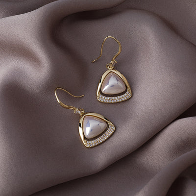 Aretes de Perla Triángulo Diamante Brillante - Image 5