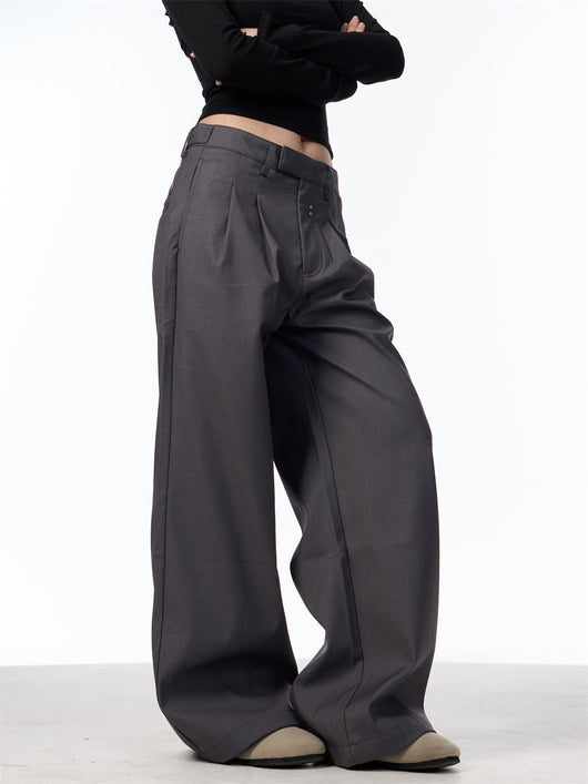 Pantalón Casual Holgado con Pliegues Dobles y Remaches - Image 9