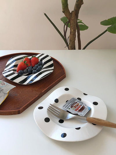 Plato Postre Porcelana Onda Puntos y Rayas Diseño Irregular - Image 9