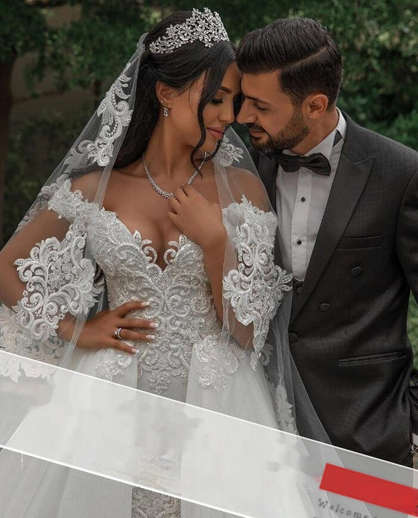 Vestido de Novia con Encaje Desmontable - Image 3