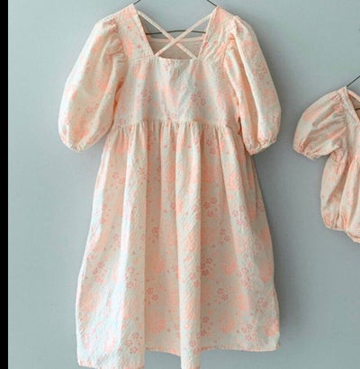 Vestido Princesa para Bebé con Cuello Cuadrado y Mangas Abullonadas - Image 9