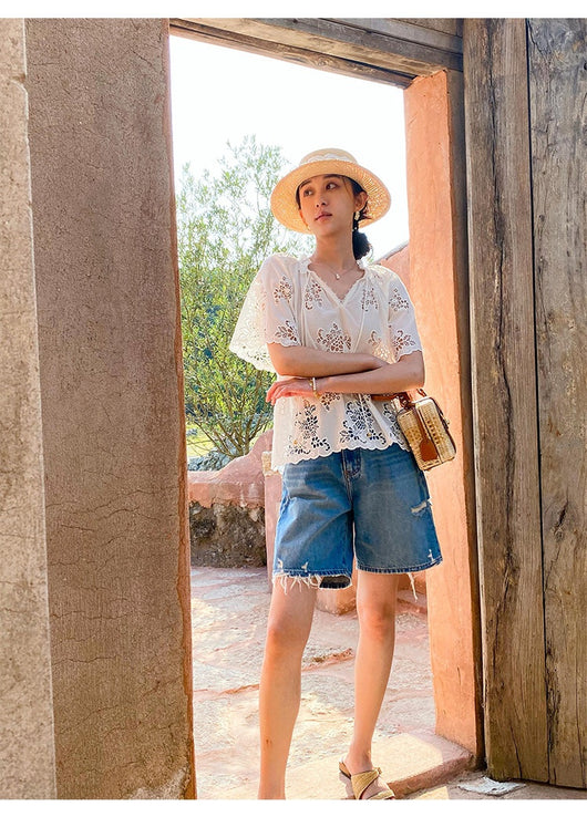 Blusa Blanca Estilo Francés con Encaje Bordado y Manga Corta - Image 7