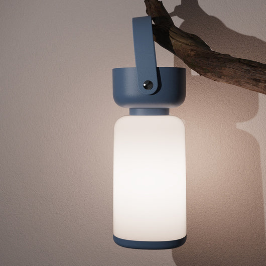 Linterna LED Portátil para Camping con Carga USB y Resistencia al Agua - Image 3