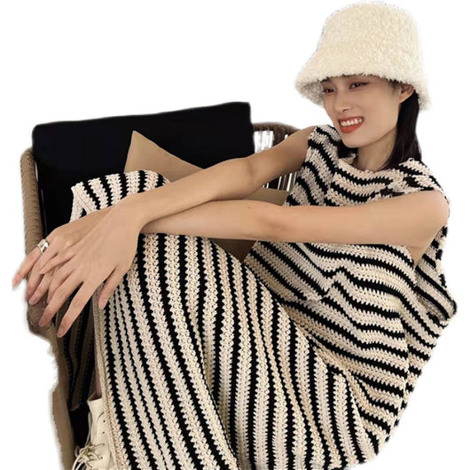 Vestido Tejido sin Mangas a Rayas Blanco y Negro con Escote en Uve - Image 12