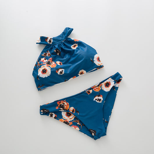 Traje de Baño Azul Estampado con Cuello Halter y Abertura - Image 8