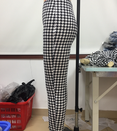 Pantalones Cropped Talle Alto con Patrón Pata de Gallo Ajuste Slim - Image 8