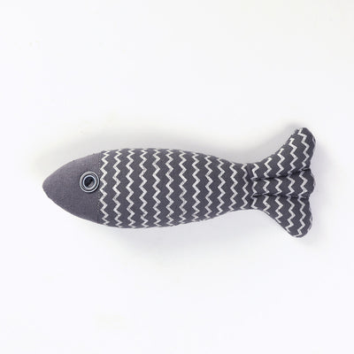 Yellow linen fish cat toy with white zigzag pattern and black and white eye detail on a white background. - Image 7