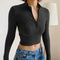 Top Crop Ajustado con Cierre de Mujer - Diseño Minimalista